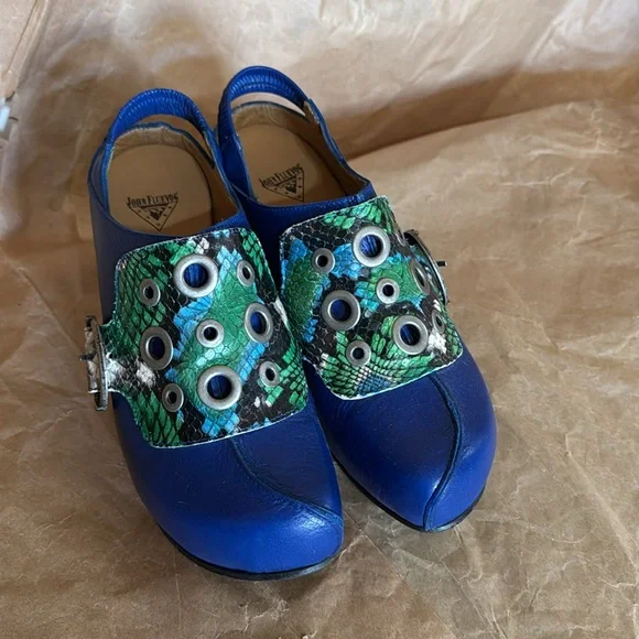 Buzz Python Prepares - Picture 2 of 6